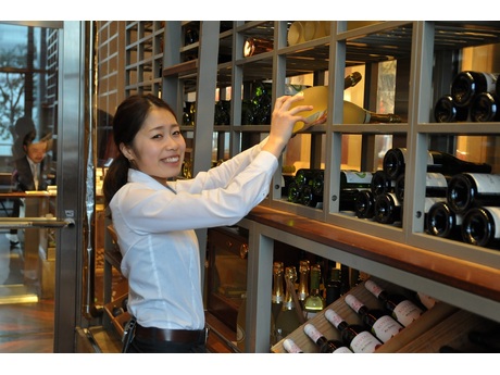 Rigoletto Wine And Bar リゴレット ワインアンドバー 新丸の内 東京 ホールスタッフ 正社員の募集詳細